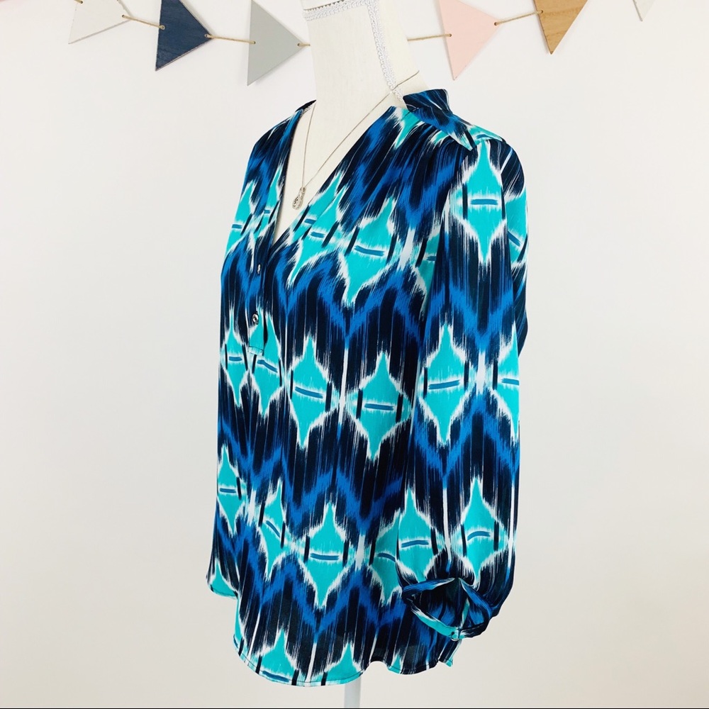Banana Republic V-Neck Ikat Top w/Hi- Low Hem - Picture 6 of 8
